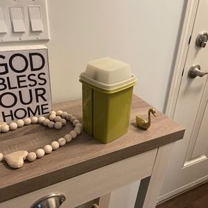 Vintage Tupperware pickle container